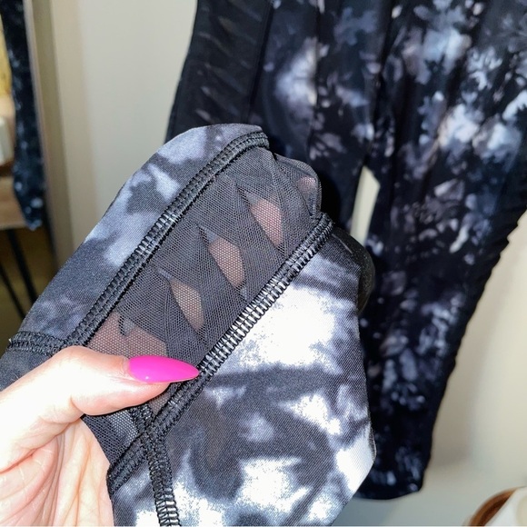 Lululemon Sunshine Salutation Crop Full-On Luxtreme Legging - Picture 7 of 8